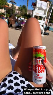 Madisyn Shipman feet photo thumbnail