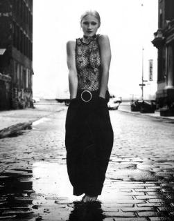 Madonna feet photo thumbnail