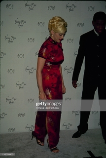 Madonna feet photo thumbnail