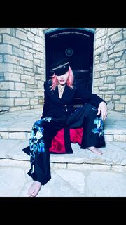 Madonna feet photo thumbnail