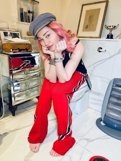 Madonna feet photo thumbnail