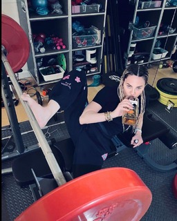 Madonna feet photo thumbnail