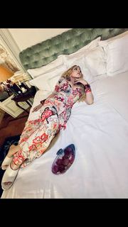 Madonna feet photo thumbnail