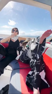 Madonna feet photo thumbnail