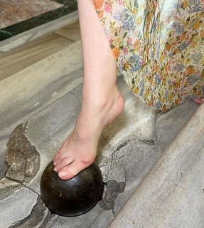 Madonna feet photo thumbnail