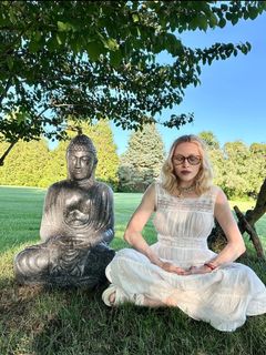 Madonna feet photo thumbnail