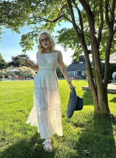 Madonna feet photo thumbnail