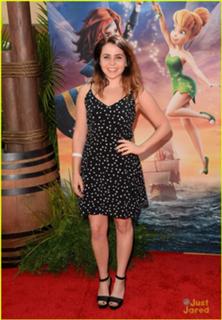 Mae Whitman feet photo thumbnail