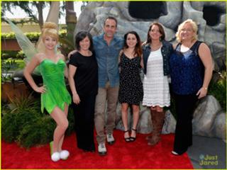 Mae Whitman feet photo thumbnail