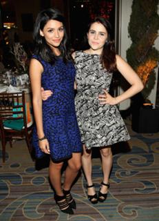 Mae Whitman feet photo thumbnail