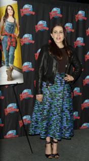 Mae Whitman feet photo thumbnail