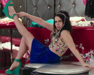 Mae Whitman feet photo thumbnail