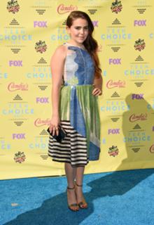Mae Whitman feet photo thumbnail