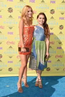 Mae Whitman feet photo thumbnail