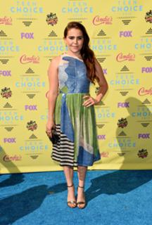 Mae Whitman feet photo thumbnail