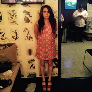 Mae Whitman feet photo thumbnail