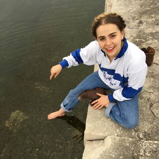 Mae Whitman feet photo thumbnail