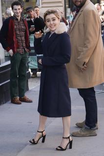 Mae Whitman feet photo thumbnail