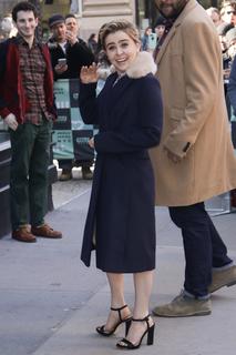 Mae Whitman feet photo thumbnail