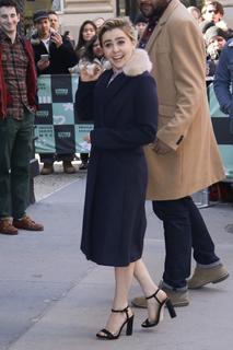 Mae Whitman feet photo thumbnail