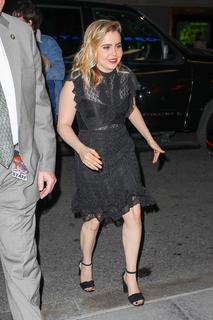Mae Whitman feet photo thumbnail