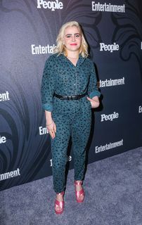 Mae Whitman feet photo thumbnail