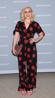 Mae Whitman feet photo thumbnail