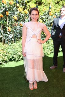 Mae Whitman feet photo thumbnail