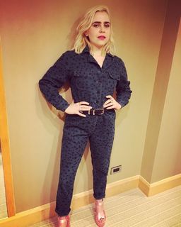 Mae Whitman feet photo thumbnail