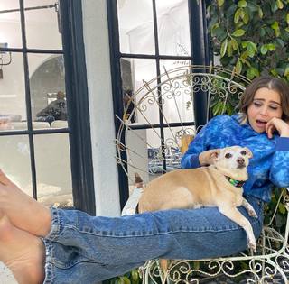 Mae Whitman feet photo thumbnail