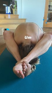 Mae Whitman feet photo thumbnail