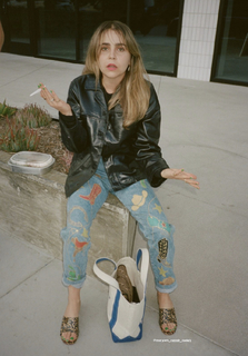 Mae Whitman feet photo thumbnail