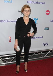 Mae Whitman feet photo thumbnail
