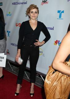 Mae Whitman feet photo thumbnail