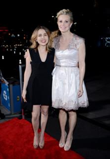 Mae Whitman feet photo thumbnail