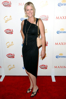 Maeve Quinlan feet photo 5
