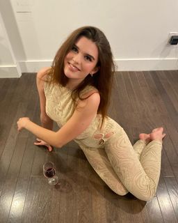Maeve Tomalty feet photo 9
