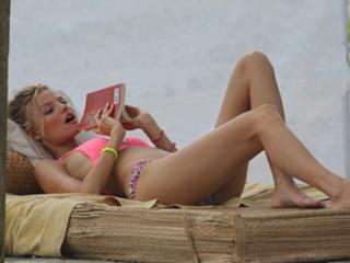 Magdalena Frackowiak feet photo 12