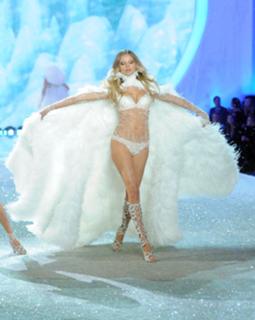 Magdalena Frackowiak feet photo 7