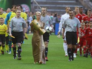 Magdalena Neuner feet photo thumbnail