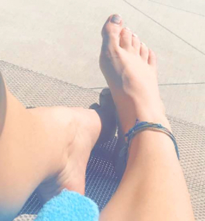 Maggie Baugh feet photo 11