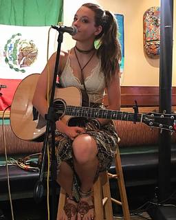 Maggie Baugh feet photo 1