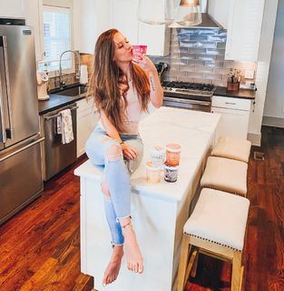 Maggie Baugh feet photo 10