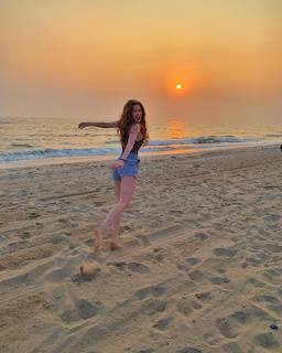 Maggie Geha feet photo 11