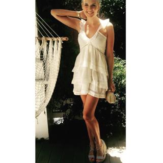 Maggie Grace feet photo thumbnail