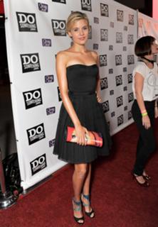 Maggie Grace feet photo thumbnail