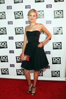 Maggie Grace feet photo thumbnail