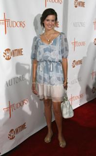 Maggie Grace feet photo thumbnail