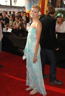 Maggie Grace feet photo thumbnail
