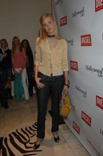Maggie Grace feet photo thumbnail